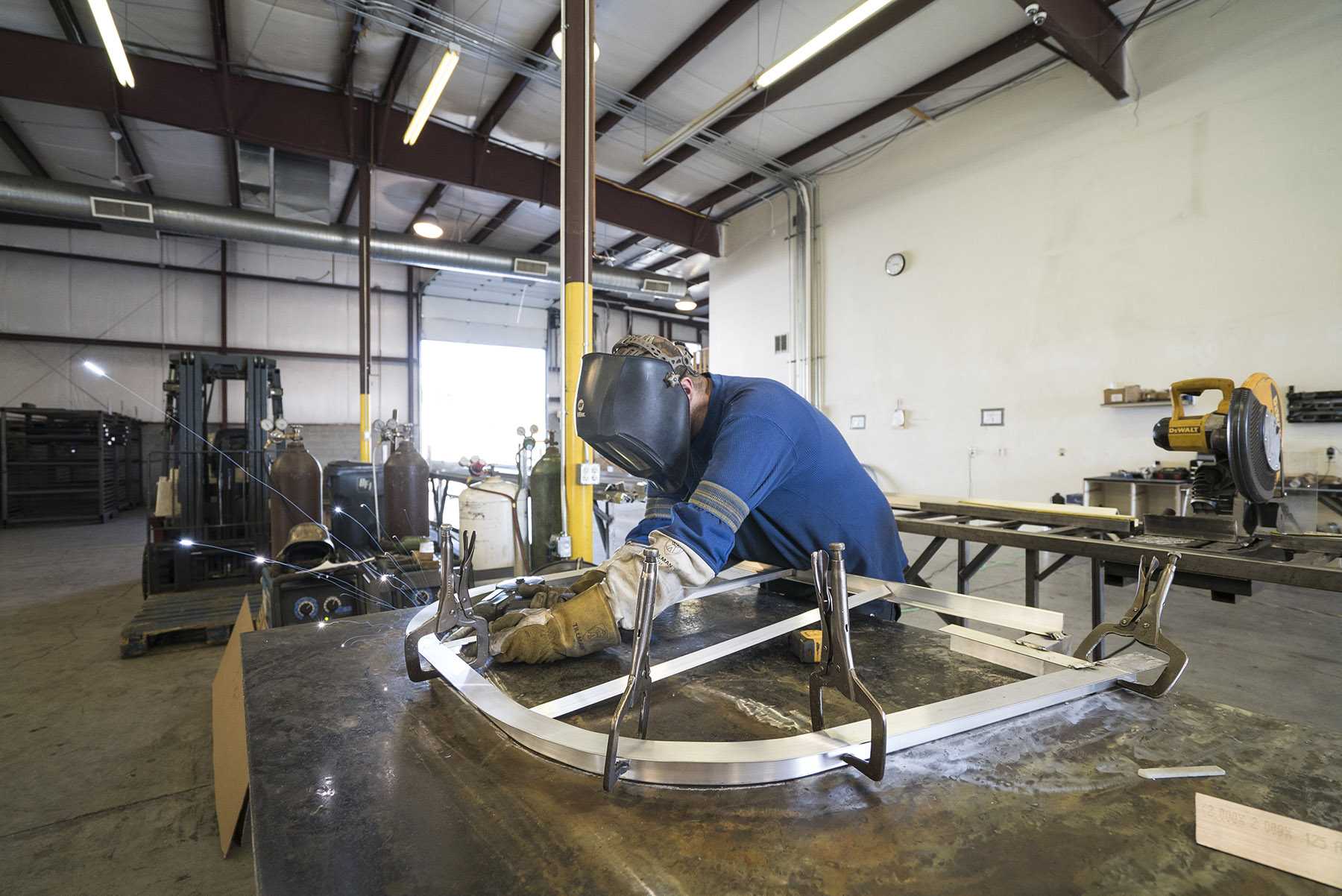 Fabricating a window well cover